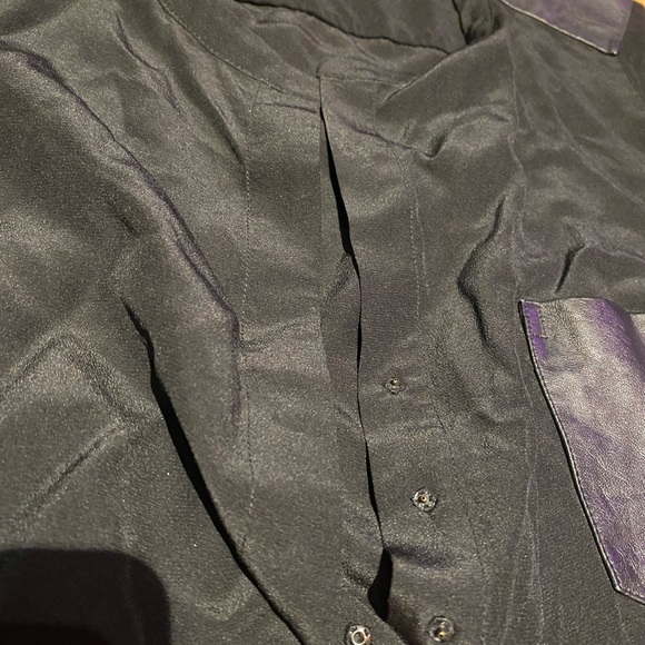 Club Monaco silk and lamb skin leather top with hidden front snaps. Size small - Picture 2 of 5